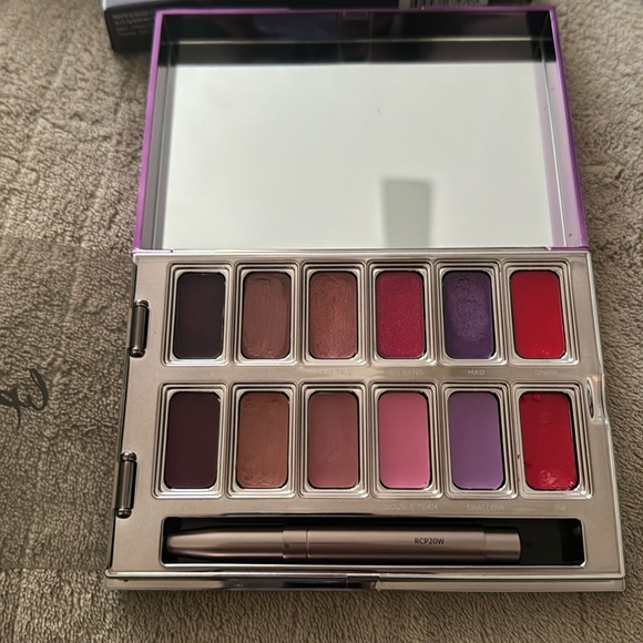 URBAN DECAY VICE METAL MEETS MATTE LIPSTICK PALETTE - Picture 4 of 4